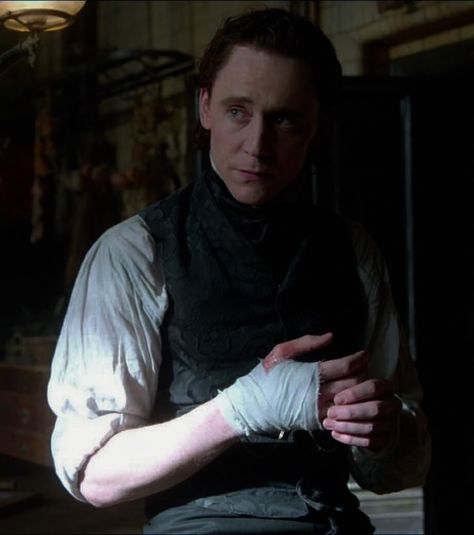 Alphard Black, Sir Thomas Sharpe, Tom Hiddleston Crimson Peak, Thomas Sharpe, Crimson Peak, Still Picture, Gothic Romance, Thomas William Hiddleston, Loki Marvel