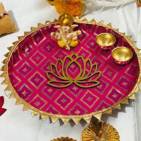 Aarthi Plates Decoration Ideas, Aarti Thali Decoration Ideas For Wedding, Engagement Plates, Thali Design, Akash Kandil, Arti Thali Decoration, Pooja Samagri, Arti Thali, Aarti Thali