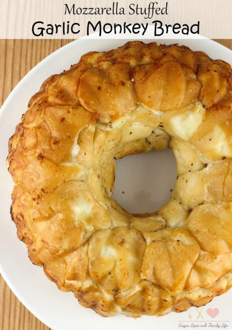 Mozzarella Stuffed Garlic Monkey Bread Mozzarella Monkey Bread, Garlic Monkey Bread Recipe, Pull Apart Breads, Garlic Monkey Bread, Monkey Breads, Savory Monkey Bread, Bundt Pan Recipes, Pull Aparts, Sweet Monkey