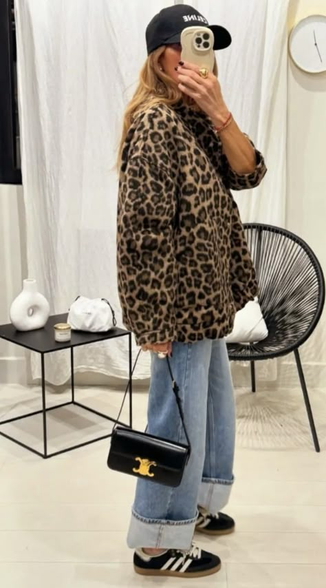 Leopard 2024 Trend, Leopard Print Jacket Outfit Winter, Cheetah Jacket Outfit, Cheetah Coat Outfit, Leopard Print Jeans Outfit, Leopard Sweater Outfit, Print Jacket Outfit, Leopard Coat Outfit, Leopard Pants Outfit