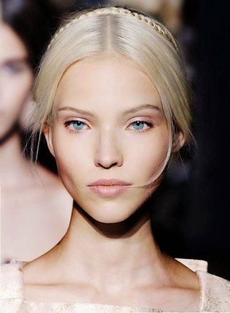 Sasha Luss // ethereal makeup and hair Artist Makeup, Makeup Shades, Ethereal Makeup, Small Braids, Beauty Make-up, Braut Make-up, Nude Makeup, Make Up Looks, Bridal Beauty