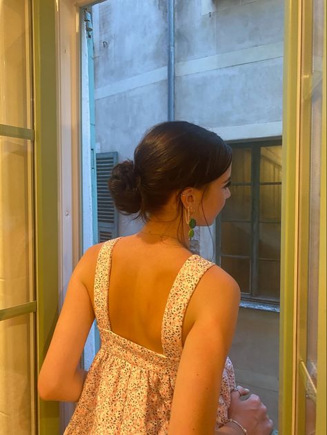 Perfect Posture Aesthetic, Posture Aesthetic, Indian Asthetics, Library Aesthetics, Diy Baby Hair Bows, Female Pfp, 90s Inspired Outfits, Perfect Posture, Cute Instagram Captions