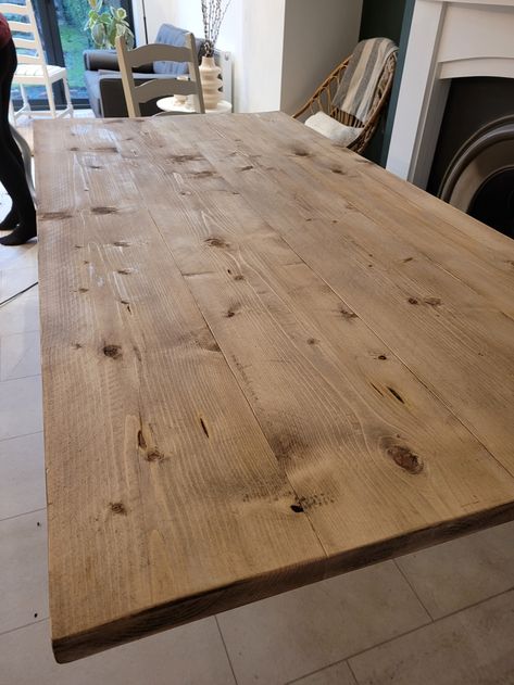 Scaffold Dining Table, Rustic Dining Table Diy, Scaffold Board Projects, Homemade Dining Table Diy, Scaffold Table Diy, How To Make A Scaffold Board Table, Diy Dining Table Modern, Diy Scaffold Board Table, Scaffold Board Dining Table