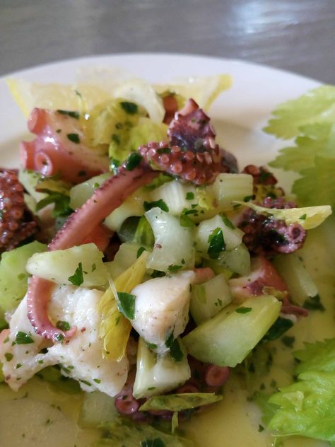 Low Carb Octopus and Celery Salad is an Italian Classic starter dish that is super tasty yet simplicity in itself! I made a short trip to my fishmonger's this Octopus Salad Italian, Salad Celery, Salad Italian, Keto Salad Dressing, Starter Dishes, Octopus Salad, Celery Salad, Keto Salads, Lunch Idea