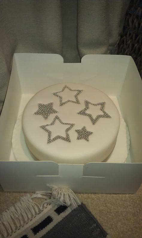 Stars cake Star Cake, Funny Birthday Cakes, Bday Party Theme, Creative Birthday Cakes, Makanan Diet, Black Stars, Pretty Birthday Cakes, 14th Birthday, Cute Birthday Cakes