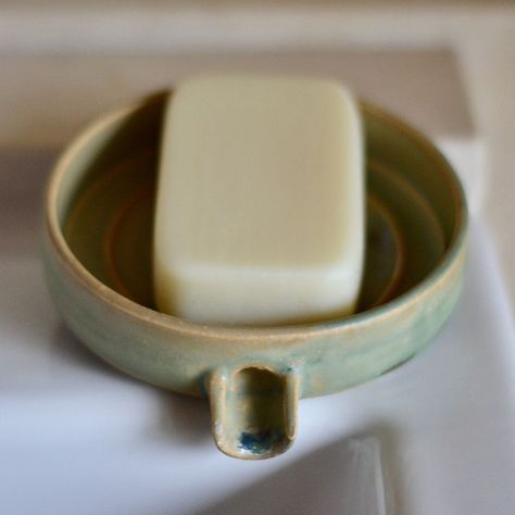 Ceramic Soap Tray, Self Draining Soap Dish, Pottery Toothbrush Holder, Ceramics Pottery Mugs, Pottery Form, Clay Soap, Ceramic Soap Dish, Clay Vase, Pottery Classes