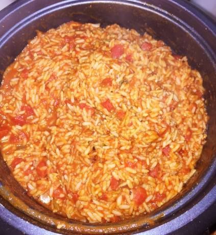 This is an easy no mess Spanish rice that is a great addition to any Mexican meal! Thanks for the review Chef #792090, I have edited my recipe according to your recommendations. Rice Cooker Spanish Rice, Rice Cooker Mexican Rice, Rice Cooker Pasta, Aroma Rice Cooker, Spanish Rice Recipe, Cooking Wild Rice, Rice Cooker Recipes, Rice Recipes For Dinner, Spanish Rice