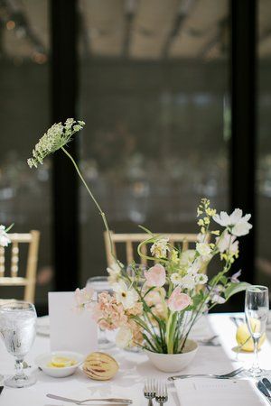 Lunch Wedding Ideas, Flower Frog Wedding, Frog Pin Arrangement, Flower Frog Arrangement Wedding, Pin Frog Flower Arrangement, Floral Frog Arrangement, Flower Frog Arrangement, Lunch Wedding, Wild Flower Garden