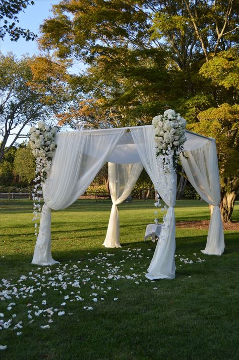 Chuppah Outdoor wedding Christian Outdoor Wedding, Wedding Huppa, Chuppah Diy, Jewish Wedding Chuppah, Wedding Christian, Wedding Arches Outdoors, Mother Earth Art, Wedding Chuppah, Jewish Weddings