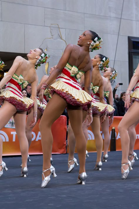 Rockettes perform at Rockefeller Plaza on the Today Show. Rockettes Christmas, Radio City Rockettes, Dance Career, The Rockettes, Holly And Ivy, Clothing Quotes, Rockefeller Plaza, Carnival Girl, Cheer And Dance