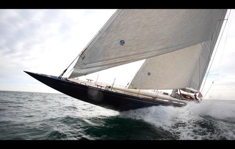 A unique opportunity to sail the 1934-built J Class Endeavour resulted in this stunning onboard sailing and interior video footage Sailing Pictures, J Class Yacht, Classic Sailboat, Yacht World, Classic Sailing, Yacht Builders, Yacht Racing, Sailboat Design, Sail Racing