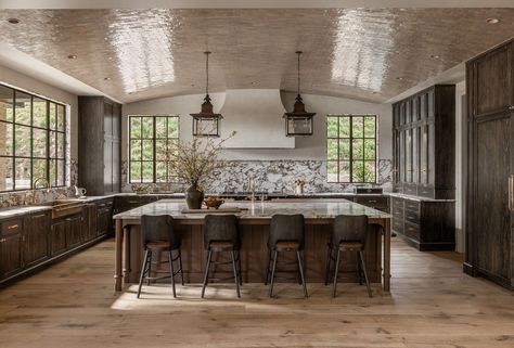 Coved Ceiling, Hand Hewn Beams, Vintage Modern Style, Amber Lewis, Interior Design Rustic, Modern Style Homes, Amber Interiors, Rustic Interiors, Back To Nature