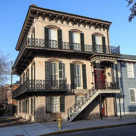 https://flic.kr/p/2itGXuy | Historic house / Savannah, Georgia Savannah Georgia Architecture, Savannah Architecture, Savannah Georgia Homes, Georgia Architecture, Savannah Houses, People Reference, Historic Savannah, Historic House, Save File