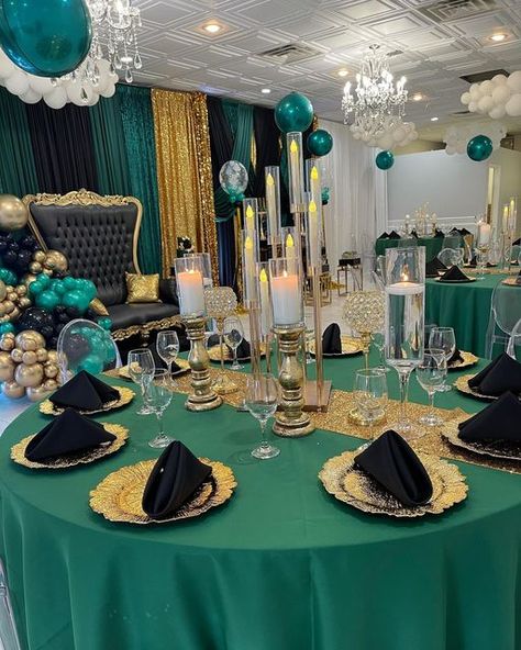 𝐻💍𝓊𝓈𝑒 🎩𝒻 𝓉𝒽𝓇👑𝓃𝑒𝓈 on Instagram: "21st Birthday Celebration introducing our metallic green wall ❇️ Venue & Decor @houseofthronesevents Balloons & Rentals @chicagolandluxerentals Desserts @gl_creations" Blue Green And Gold Party Decorations, Green Gold And Black Sweet 16, Green Black And Gold Birthday Decor, Green And Gold 40th Birthday, Graduation Party Ideas Green And Gold, Green Gold Birthday Decor, Emerald Green And Gold Birthday Party Decorations, Green And Gold Decorations Party Ideas, Green Decorations Party