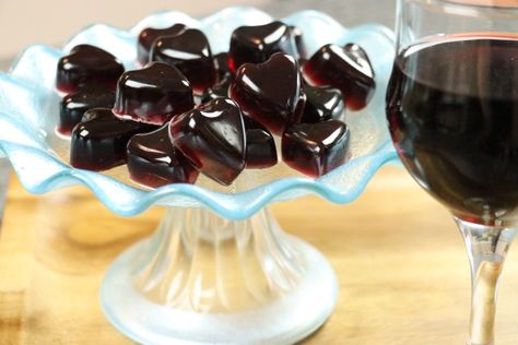 Wine Gummies, Wine Gums, Gummies Recipe, Homemade Wine, Wine Desserts, Wine Parties, Buy Wine, Candy Making, Wine Bag