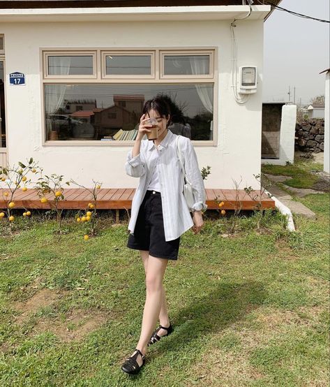 Asian Beach Outfit, Photogenic Poses, Aesthetic Sandals, Ootd Korean Style, Cold Outfit, Campus Outfit, Modesty Outfits, Lazy Outfits, Swaggy Outfits