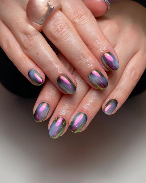 Chrome Nails Designs Short, Nails Designs Short, Nail Art Chrome, Witchy Nails, Chrome Nail Art, Chrome Nails Designs, Hello Nails, Airbrush Nails, Chrome Powder