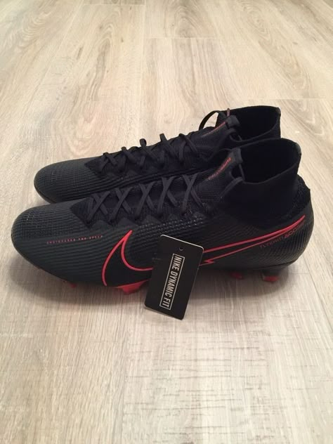 Cute 🙂🥰 Pink Soccer Cleats, Black Football Boots, Womens Soccer Cleats, Soccer Cleats Black, Cool Football Boots, Best Soccer Cleats, Girls Soccer Cleats, Best Soccer Shoes, Nike Football Boots