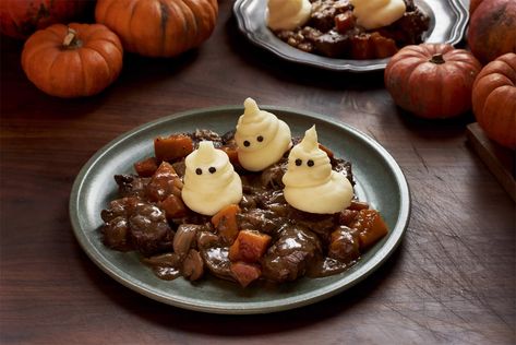 Food Ireland Irish Recipes Halloween Stew, Stew Ideas, Tasty Beef Stew, Homemade Beef Stew, Beef Sirloin, Beef Stew Recipe, Homemade Beef, Mashed Potato, Beef Casserole