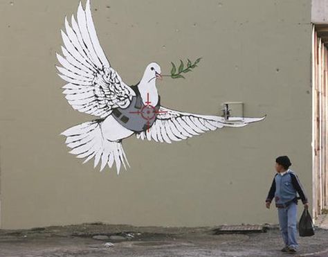 Banksy-Graffiti-Dove-of-Peace Banksy Pictures, Banksy Artwork, Banksy Mural, New York Graffiti, Street Art Banksy, Banksy Graffiti, Creation Art, Banksy Art, Graffiti Artwork