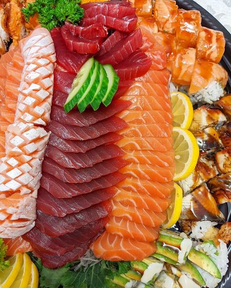 TasteToronto (@tastetoronto) posted on Instagram: “Sashimi Platter (Taster: @girlswithnofrills) #tastetoronto” • Jul 13, 2020 at 5:30pm UTC Japanese Food Photography, Sashimi Platter, New Menu, Food Cravings, Japanese Food, Nom Nom, Food Photography, Seafood, Food And Drink