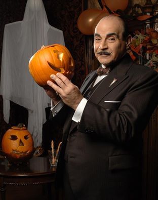 "Halloween" with Poirot Agatha Christie's Poirot, David Suchet, Agatha Christie Books, Mark Gatiss, Miss Marple, Hercule Poirot, British Tv, Foto Vintage, Cozy Mysteries