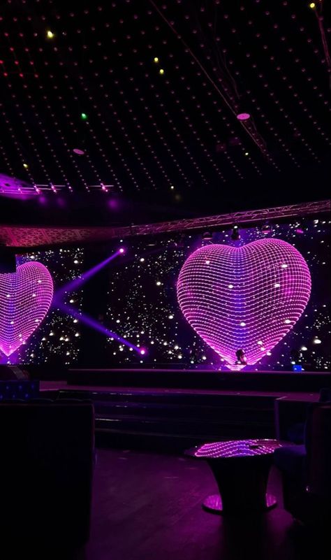 Y2k Party Aesthetic Wallpaper, Party Venue Aesthetic, Disco Club Aesthetic, Disco Interior Design, Pink Nightclub, Aesthetic Nightclub, Nightclub Ideas, Party Rooms, Party Night Club Aesthetic