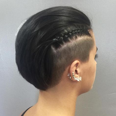 Short Hairstyle With Side Undercut Side Undercut, Best Undercut Hairstyles, Undercut Hairstyle, Undercut Hairstyles Women, Pompadour Hairstyle, Shaved Undercut, Undercut Women, Undercut Hairstyles, Short Hairstyle