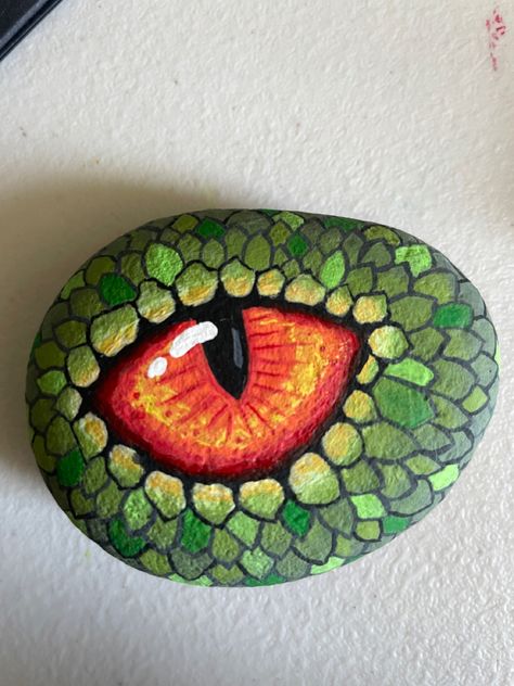 Snake Rock, Rock Animals, Dragon Eyes, Painted Rock Animals, Eye Painting, Pet Rocks, Dragon Eye, Rock Painting Designs, Wooden Shapes