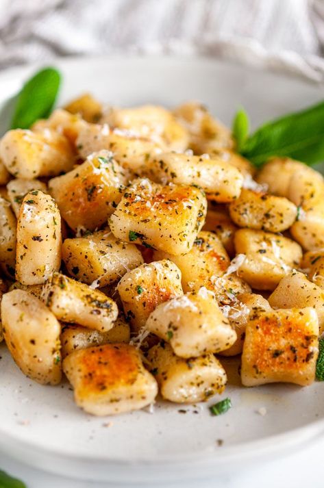 Dinner Recipe Vegetarian, Homemade Potato Gnocchi, Vegetarian Recepies, Gnocchi Pasta, Veggie Lasagna, Homemade Gnocchi, Potato Gnocchi, Easy Recipes For Beginners, Recipe Vegetarian