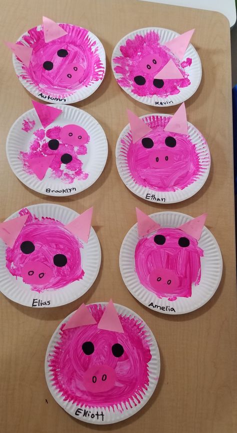 Amazing Animals Preschool Theme Activities, Pre K Animal Art Projects, Cow Art Project Preschool, Preschool Farm Art Projects, Farm Themed Art For Toddlers, Farm Themed Art For Preschool, Paper Plate Farm Animals Preschool, Easy Pig Craft Preschool, Animal Art Projects For Kids Preschool