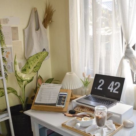 Study Desk Organization, Apartment Desk, Window Desk, Study Table Designs, Interior Design Layout, Cozy Desk, Study Desk Decor, Cozy Home Office, Uni Room