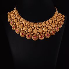 Vummidi Bangaru Jewellers, Gold Necklace Wedding, Temple Jewelry Necklace, Gold Jewelry Outfits, Choker Necklace Designs, Gold Necklace Indian Bridal Jewelry, Antique Bridal Jewelry, Bridal Jewelry Collection, Gold Wedding Jewelry