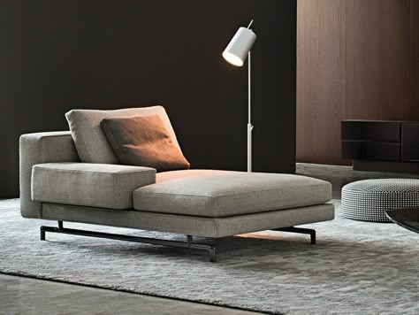 For use in a more contemporary interior, this lounge highlights many aspects of the klini. Couches were used both as beds and places to recline while eating, and this particular piece echoes the geometric lines of its ancient wooden and/or metal predecessors with a bit more added comfort in the upholstery. Modern Chaise Lounge, Daybed Design, Modern Daybed, Lounge Couch, Upholstered Daybed, Chaise Lounge Sofa, Daybed Sofa, Day Bed, Chaise Lounges