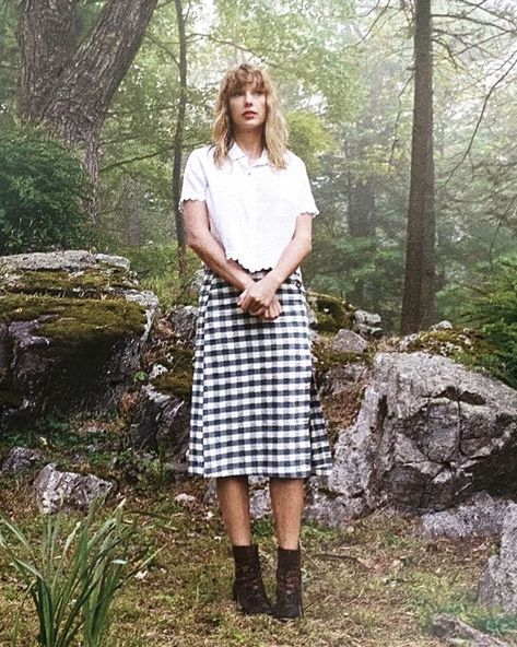 Folklore Era Outfits, Taylor Swift Folklore Era, Folklore Photoshoot, Era Outfits, Folklore Era, Folklore Aesthetic, Taylor Swift Folklore, Taylor Outfits, Iconic Looks