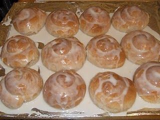 honey buns Honey Bun Recipe, Homemade Honey Buns, Debbie Snacks, Honey Bun, Little Debbie, Honey Buns, Bun Recipe, Bread Machine Recipes, Homemade Snacks