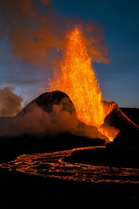 Volcano Pictures, Iceland Volcano, Subduction Zone, Strait Of Gibraltar, Molten Lava, Lesser Antilles, Ring Of Fire, Earth Surface, Active Volcano