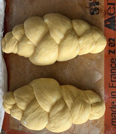 Halla Bread Recipes, Best Challah Bread Recipe, Tangzhong Challah, Challa Bread, Challah Bread Recipe, Challah Bread Recipes, Jewish Holiday Recipes, Jewish Deli, Savory Breads