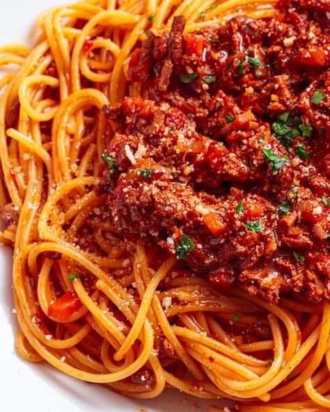 Tofu Bolognese, Vegan Bolognese, Bolognese Recipe, Vegan Pasta Recipes, Meat Alternatives, Parmesan Pasta, Bolognese Sauce, Vegan Parmesan, Extra Firm Tofu