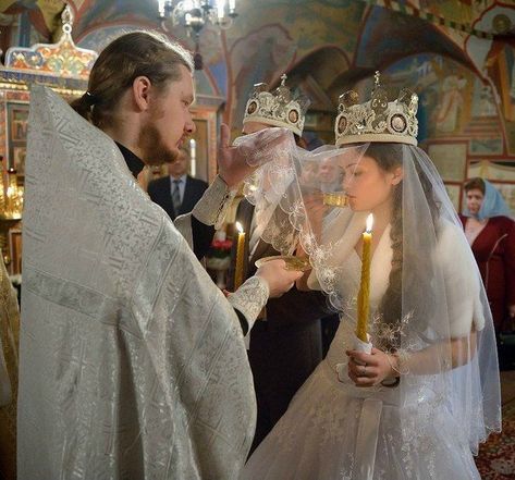 Serbian Wedding, Christian Veils, Christian Photography, Wedding Cake Fresh Flowers, Marinette Et Adrien, Orthodox Wedding, Christian Couples, Wedding Types, Catholic Wedding