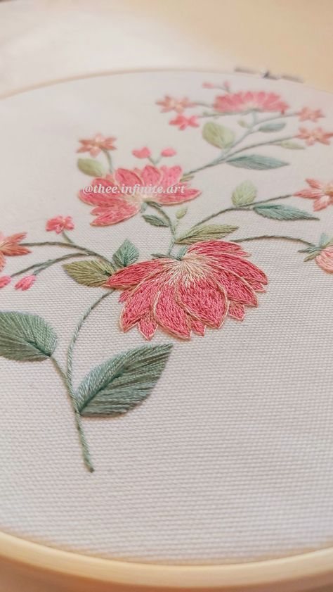 Big Flower Design, Flower Design Pattern, Floral Thread Embroidery, Hand Embroidered Flower, Embroidery Scarf, Infinite Art, Travel Art Journal, Hand Embroidery Patterns Flowers, Dress Embroidery