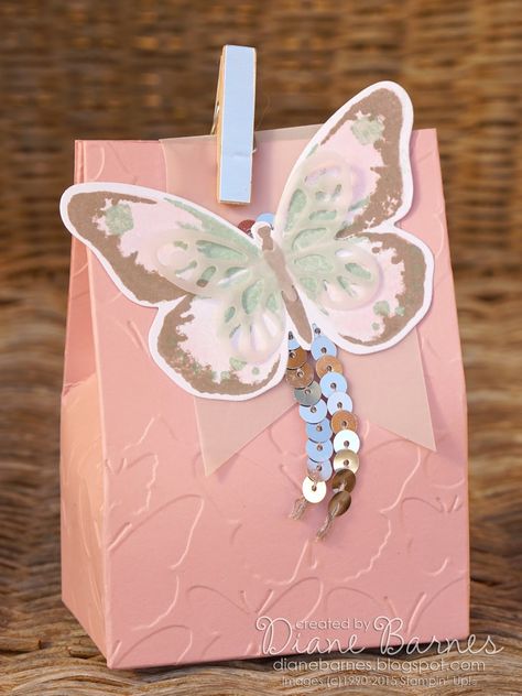 Packing Ideas Gift, Elegant Gift Wrapping Ideas, Gift Packing Ideas, Up Watercolor, Birthday Card With Name, Watercolor Wings, Wrap A Present, Elegant Gift Wrapping, Wings Butterfly