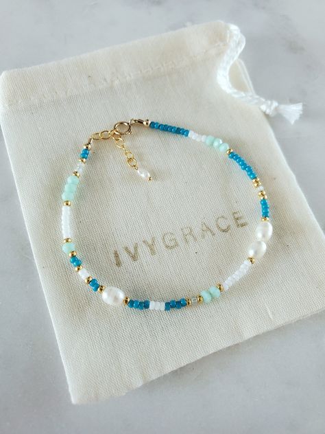 Pearl and Gemstone Blended Beaded Bracelet- Turquoise - 14ct Gold-Crammed- #14ct #Beaded #Bracelet #Gemstone #GoldFilled #Mixed #Pearl #Turquoise Check more at https://howcandothis.com/diyideas/pearl-and-gemstone-blended-beaded-bracelet-turquoise-14ct-gold-crammed/ Sparkly Bead Jewelry, Cute Brackets To Make With Beads, Vacation Jewelry Beach, 2mm Bead Bracelet Ideas, Coastal Bracelet Ideas, Preppy Beaded Jewelry, 3mm Bead Bracelet, Winter Beaded Bracelets, Cute Bracelets To Make With Beads