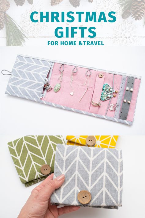 This organizer is convenient for storing jewelry at home, for travel, it fits in a suitcase and in a small bag. Enjoy the convenience Buku Diy, Travel Jewelry Holder, Minimalist Organization, Diy Sy, Sew Ins, Costura Diy, Jewelry Roll, Beginner Sewing Projects Easy, Small Sewing Projects