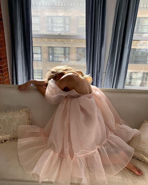 Princess Charming, Disney Princess Modern, Modern Princess, Charm School, Fairytale Dress, Princess Aesthetic, How To Pose, Disney Girls, Photo Instagram