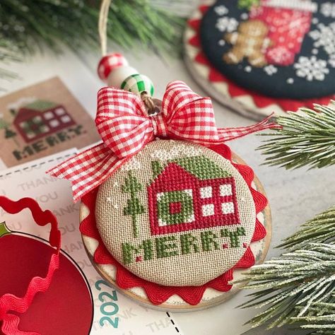 Nichol Spohr LLC on Instagram: "Just wanted to have this finish here in my feed. This is the second round cross stitch ornament I finished this year. Design is a FREE chart for @fatquartershop from @heartinhand01 . I stitched it up in one evening using the called for colors (you could easily switch up the colors to match your decor!). The backer ornament is from @chantelles141 (it was part of the 2022 Mystery Make Along Box). All details and finishing video are available on my YouTube Channel!​​ Cross Stitch Ornament Finishing Ideas, Finishing Cross Stitch Ornaments, Free Winter Cross Stitch Patterns, Cross Stitch Ornament Finishing, Cross Stitch Finishing Ideas, Cross Stitch Finishes, Cross Stitch Ornaments, Round Cross Stitch, Wool Stitching