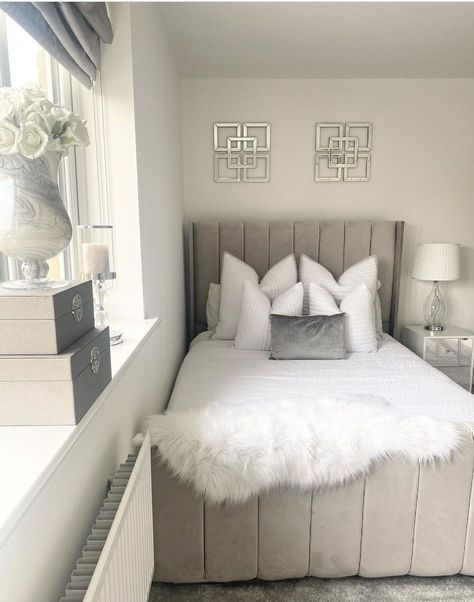 Chavy Chic Bedroom, Somier Cama Ideas, Grey Bed Frame Bedroom Ideas, Grey Bedroom Decor, White Room Decor, Luxury Room Bedroom, Classy Bedroom, Pinterest Room Decor, Redecorate Bedroom