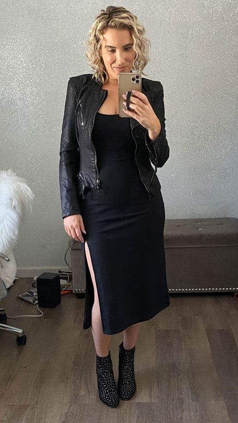 Black Tank Dress Outfit, Body Con Dress Outfit Casual, Ribbed Dress Outfit, Black Bodycon Dress Outfit, Black Midi Dress Outfit, Black Midi Tank Dress, Pencil Dress Outfit, Fashion Outfits Aesthetic, Black Dress Outfit Casual