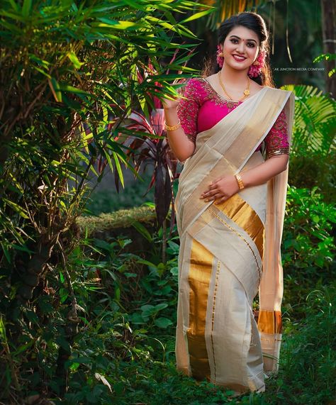 Kerala Traditional Saree, Indian Bridal Couture, Kasavu Saree, Kerala Saree, Set Saree, Indian Saree Blouses Designs, Tattoos Outdoors, Indian Photoshoot, Designer Saree Blouse Patterns