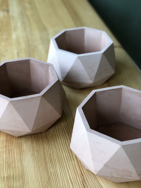 Pottery Templates, Cement Pots Diy, Plant Pot Design, Diy Concrete Planters, Pots Diy, Concrete Vases, Cement Art, Concrete Diy Projects, Organic Art